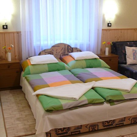 Madacsi Vendeghaz Apartment Kiskoros Luaran gambar