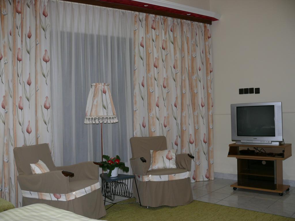 Madacsi Vendeghaz Apartment Kiskoros Luaran gambar