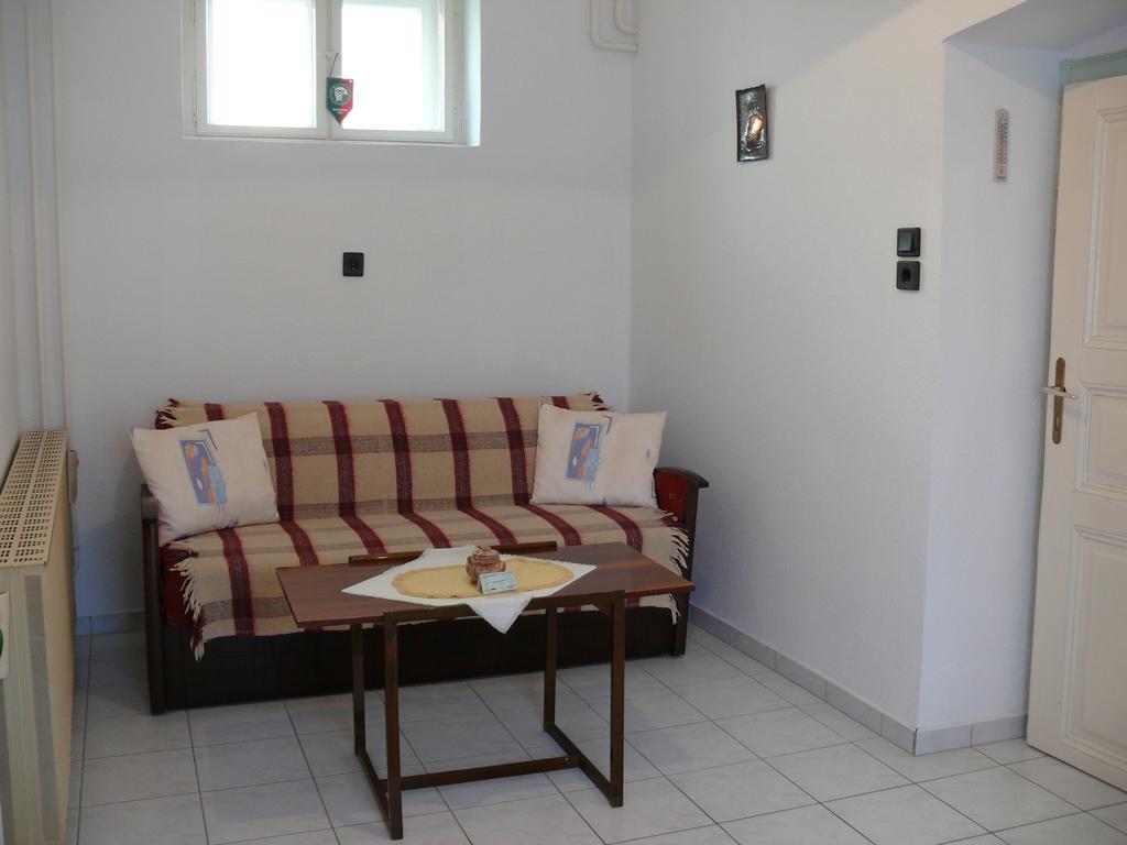 Madacsi Vendeghaz Apartment Kiskoros Luaran gambar