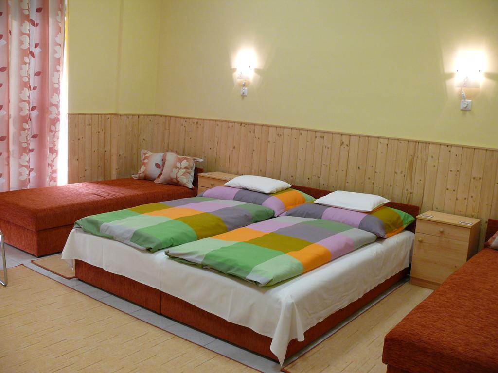 Madacsi Vendeghaz Apartment Kiskoros Luaran gambar