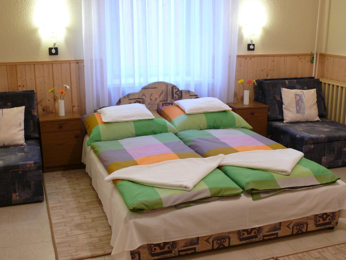 Madacsi Vendeghaz Apartment Kiskoros Luaran gambar