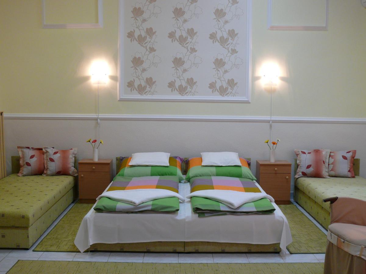 Madacsi Vendeghaz Apartment Kiskoros Luaran gambar