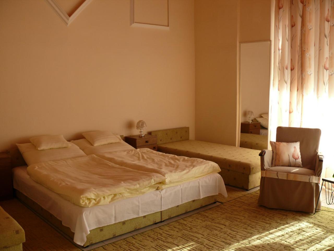 Madacsi Vendeghaz Apartment Kiskoros Luaran gambar