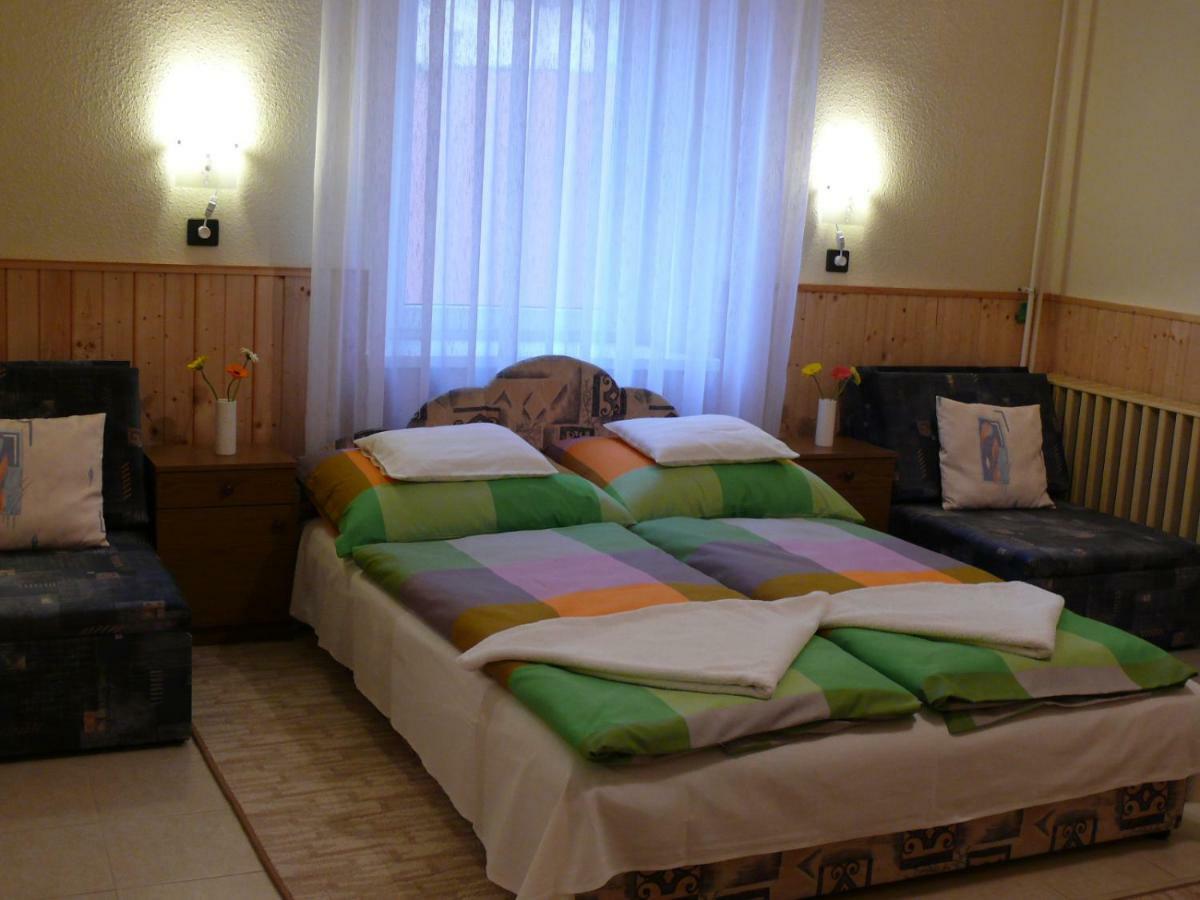 Madacsi Vendeghaz Apartment Kiskoros Luaran gambar